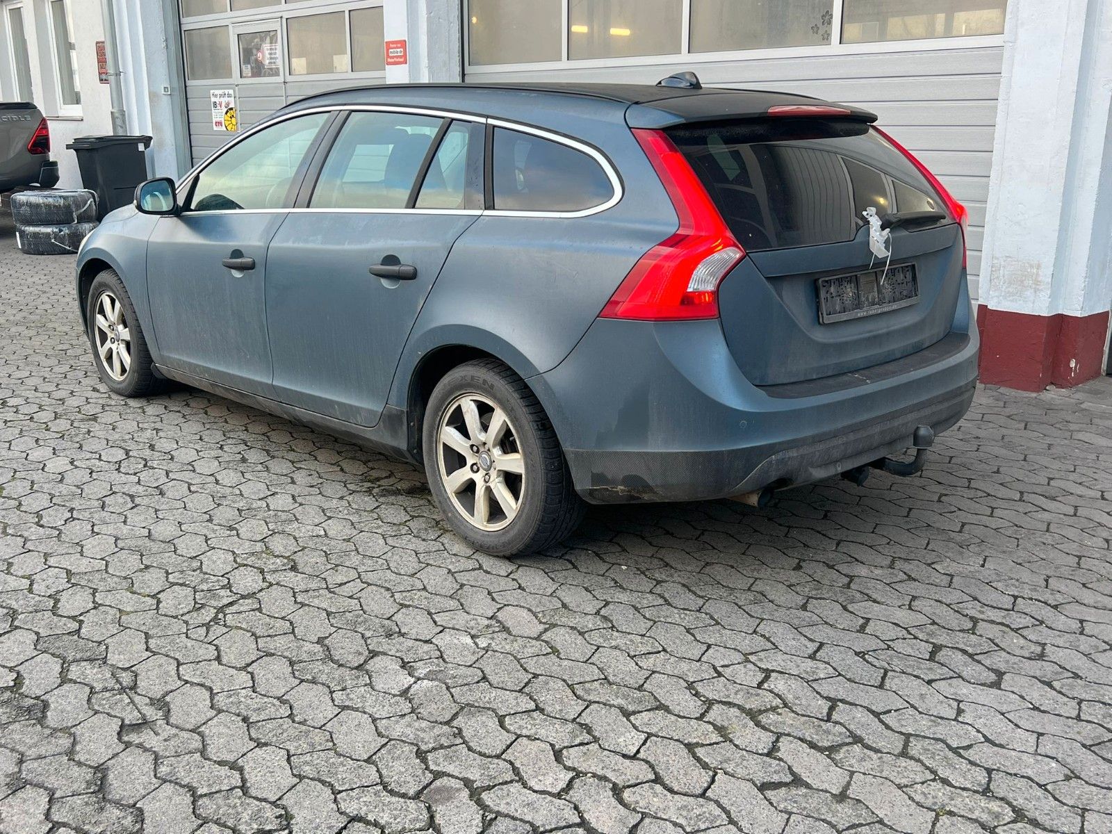 Fahrzeugabbildung Volvo V60 Kombi Momentum T.leder,Navi,Xenon,SH,PDC,AHK