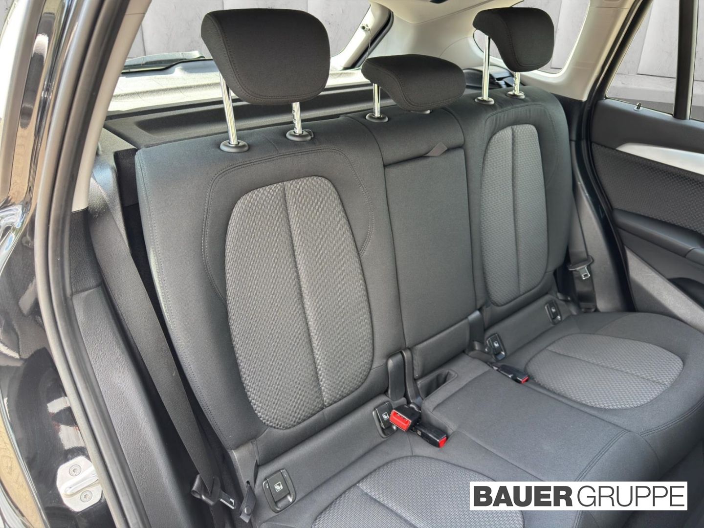 BMW X1 sDrive18d Advantage RFK AHK Navi LED El. Heck foto 20