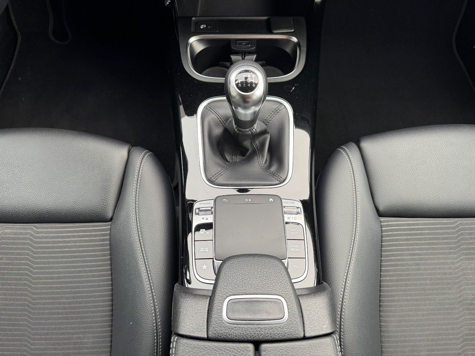 Fahrzeugabbildung Mercedes-Benz A 180 Progressive MBUX+LED+Ambiente+Carplay