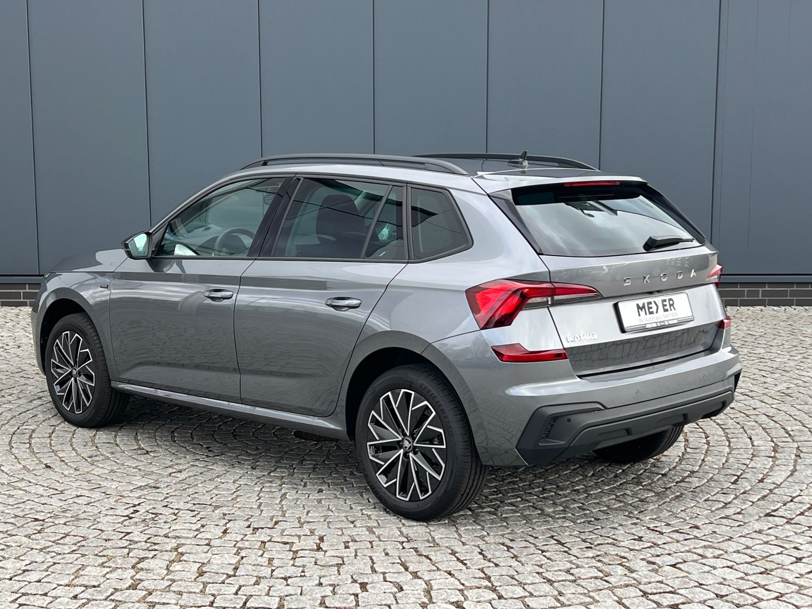Fahrzeugabbildung SKODA Kamiq Tour 1.0 TSI DSG *AHK, ACC, 17"-LM*