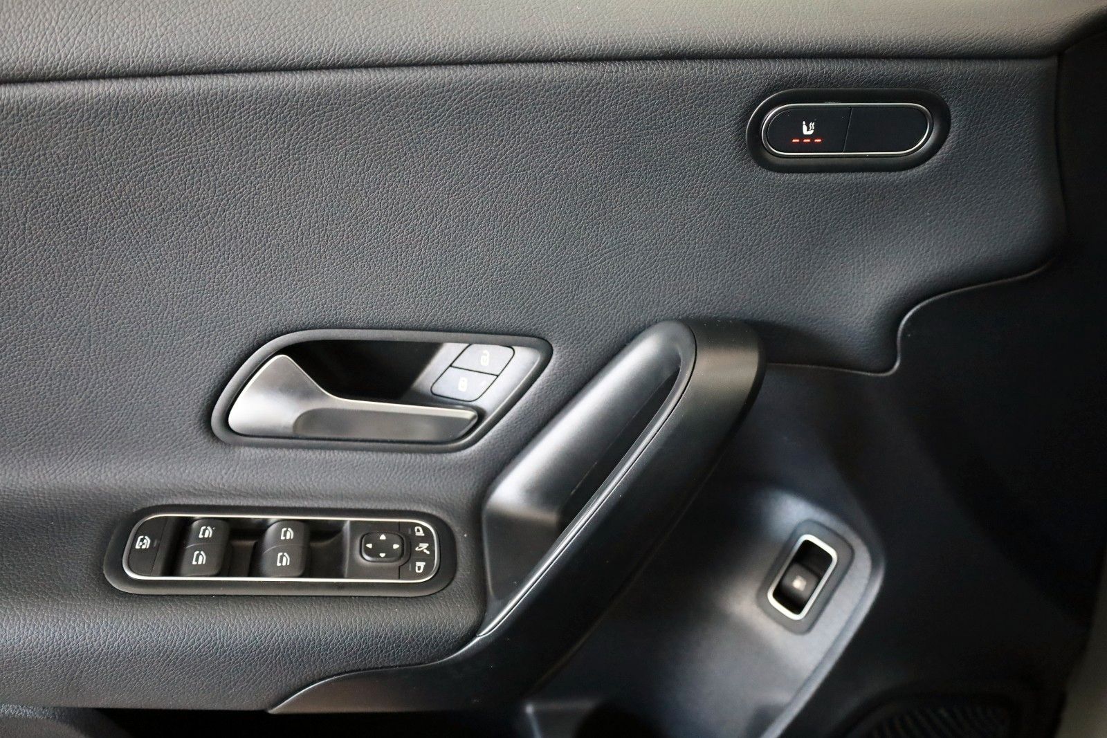 Fahrzeugabbildung Mercedes-Benz A 250 e, T.Leder,Navi,LED,SH,Kamera,FACELIFT !