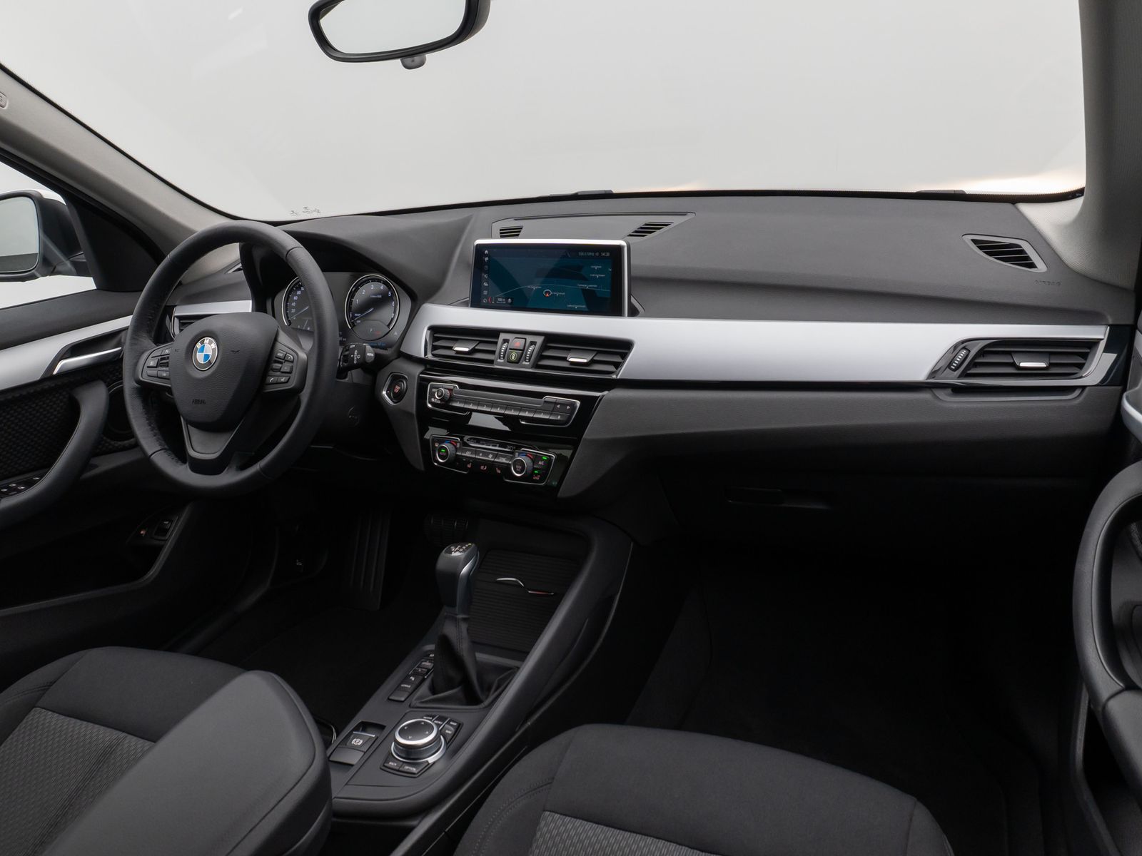 Fahrzeugabbildung BMW X1 xD25e Parkassist DAB Navi Geschwindigkeitsreg