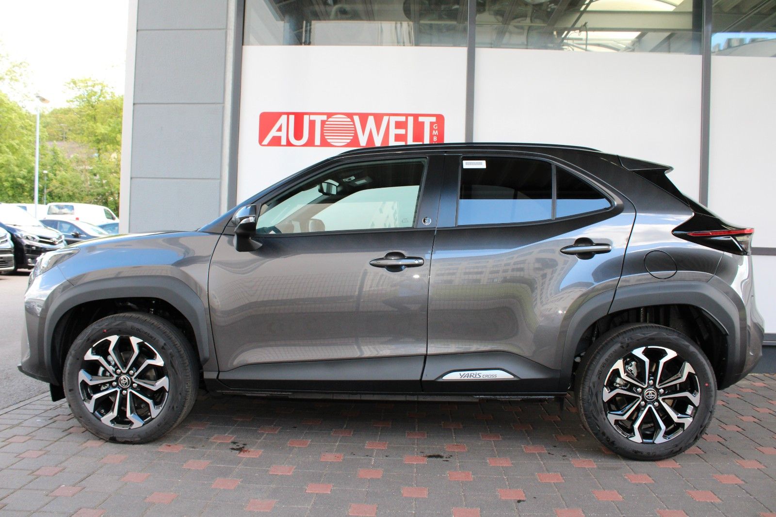 Fahrzeugabbildung Toyota Yaris Cross Hybrid Teamplayer + Winter-/Safety-P