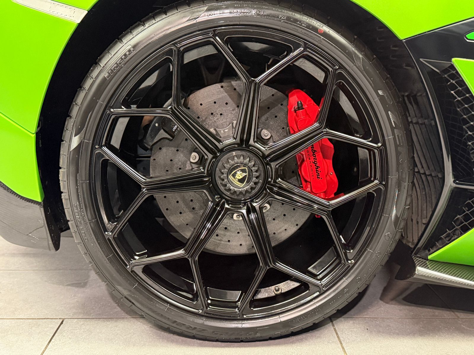 Fahrzeugabbildung Lamborghini Aventador SVJ | FULL CARBON|LIFT|SENSONUM|PPF|