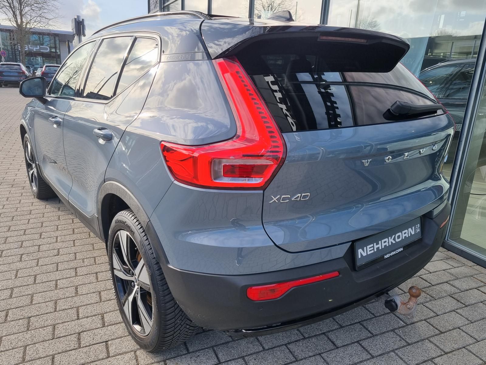 Fahrzeugabbildung Volvo XC40 T4 Recharge R-Design 'AHK, Panoramadach'