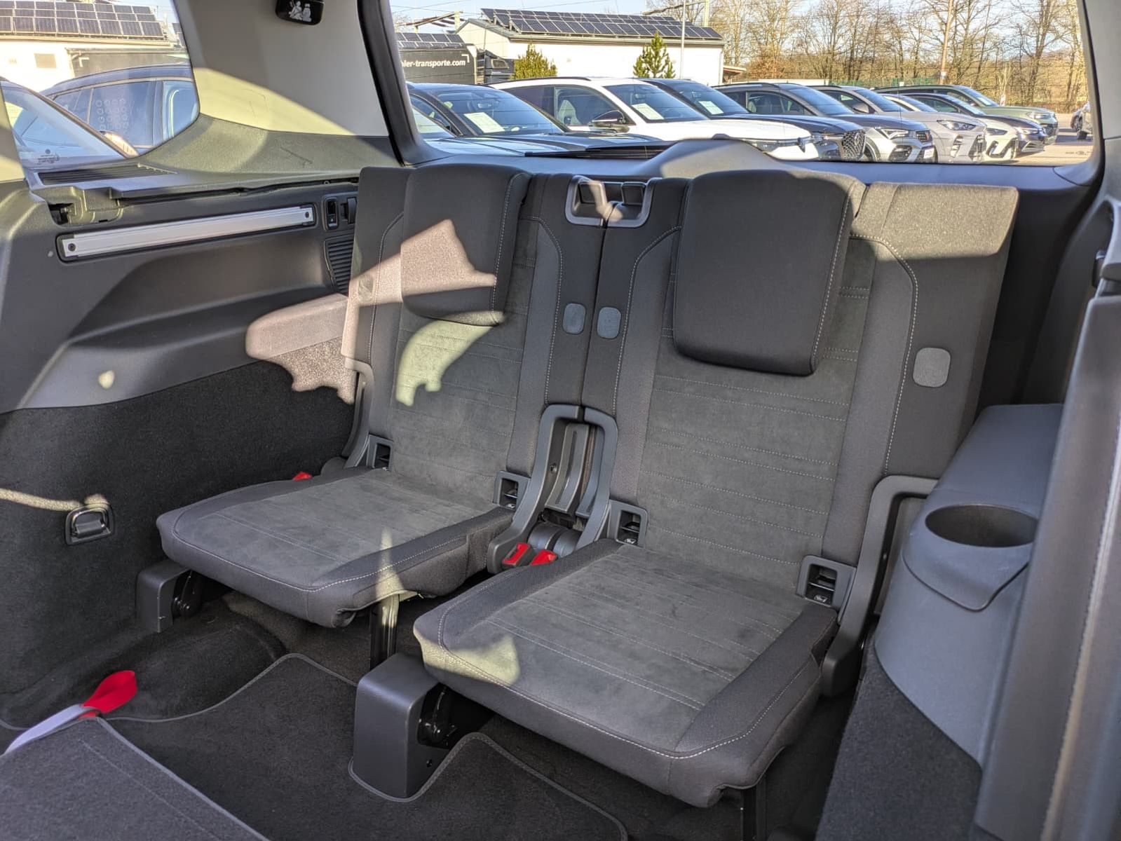 Fahrzeugabbildung Volkswagen Touran 2.0 DSG R-Line High. Pano 7-Si IQ.Dri AHK