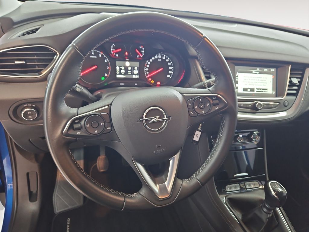 Fahrzeugabbildung Opel Grandland X 1.2 Start/Stop Edition