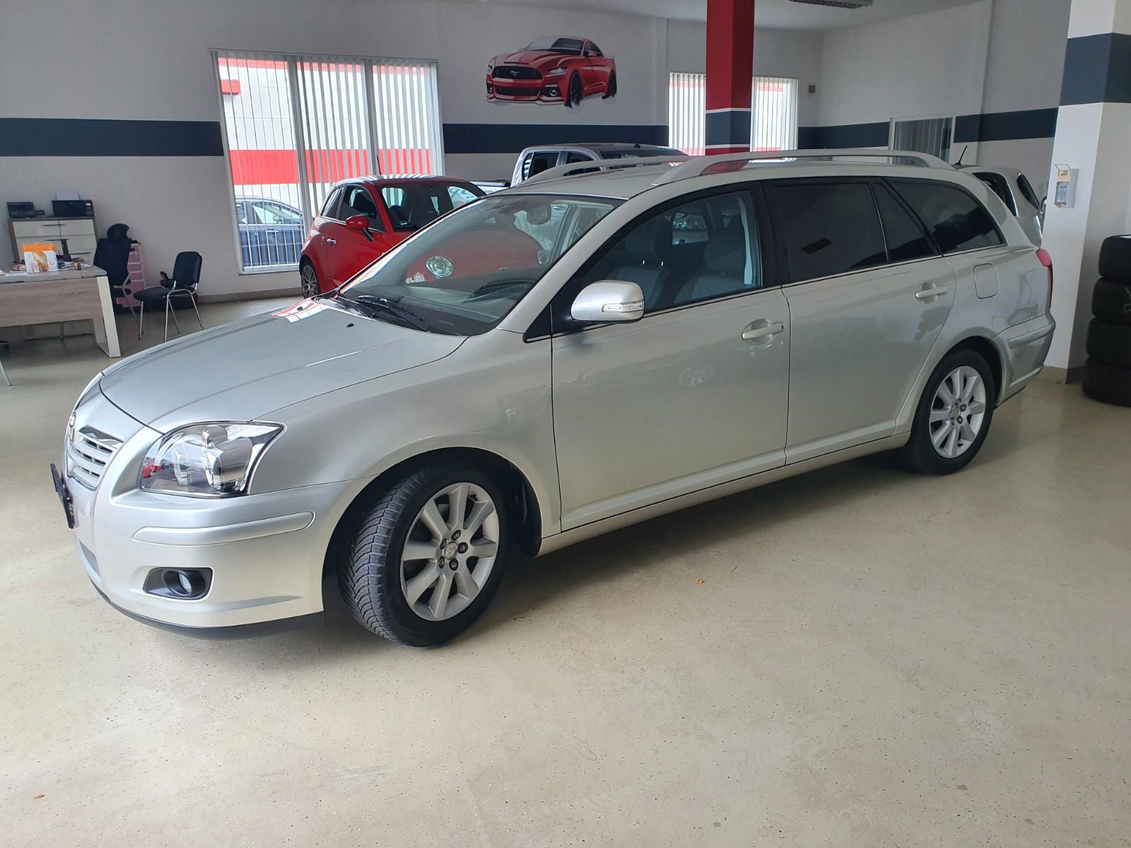 Toyota Avensis 2007 — rear view