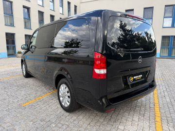 Mercedes V 220 - 4