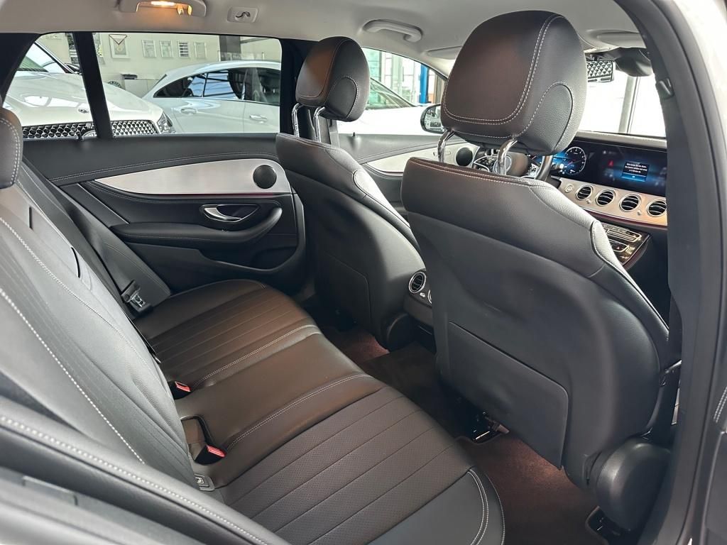 Fahrzeugabbildung Mercedes-Benz E 300 deT Luxury ACC LED SHZ Ambie. el.Heck KAM
