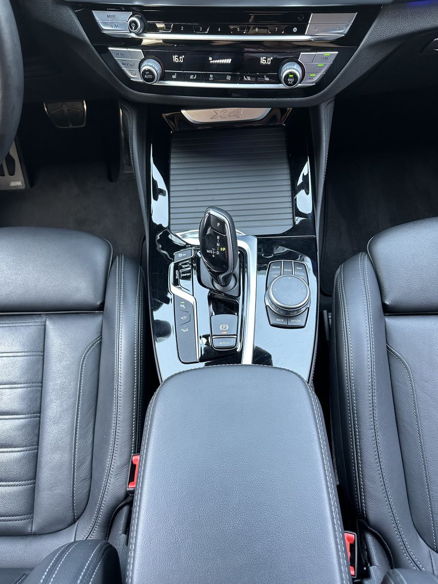 Fahrzeugabbildung BMW X4 xDrive30i M-Sport X NAV+LED+360°+ACC+HEAD-UP