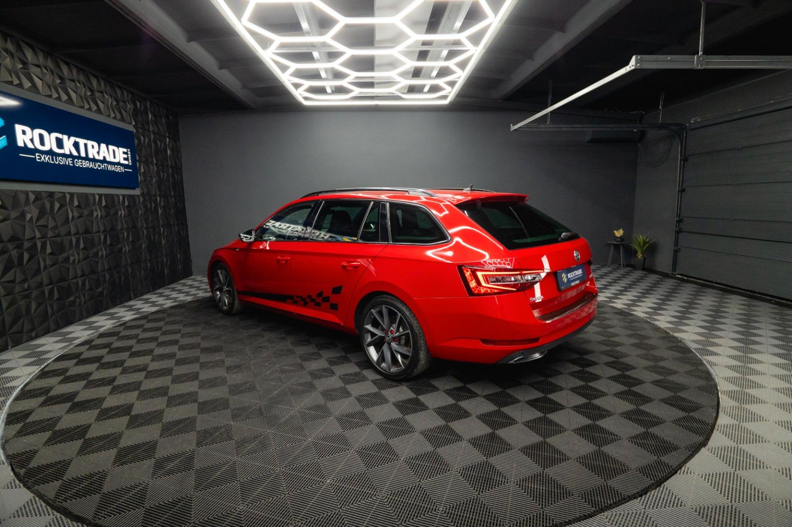 Fahrzeugabbildung SKODA Superb 1.8 TSI Combi Sportline | DAB | Alcantara