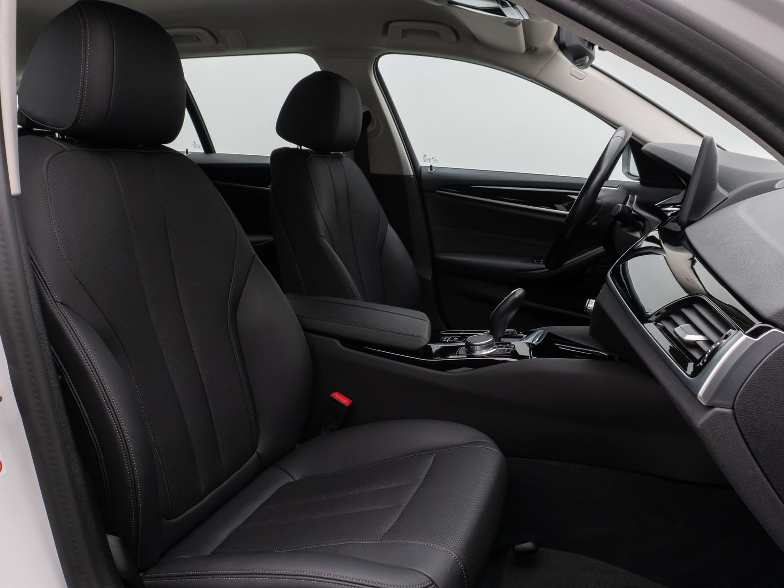 Fahrzeugabbildung BMW 520d Kamera DAB Leder Alarm Parkassistenzsystem