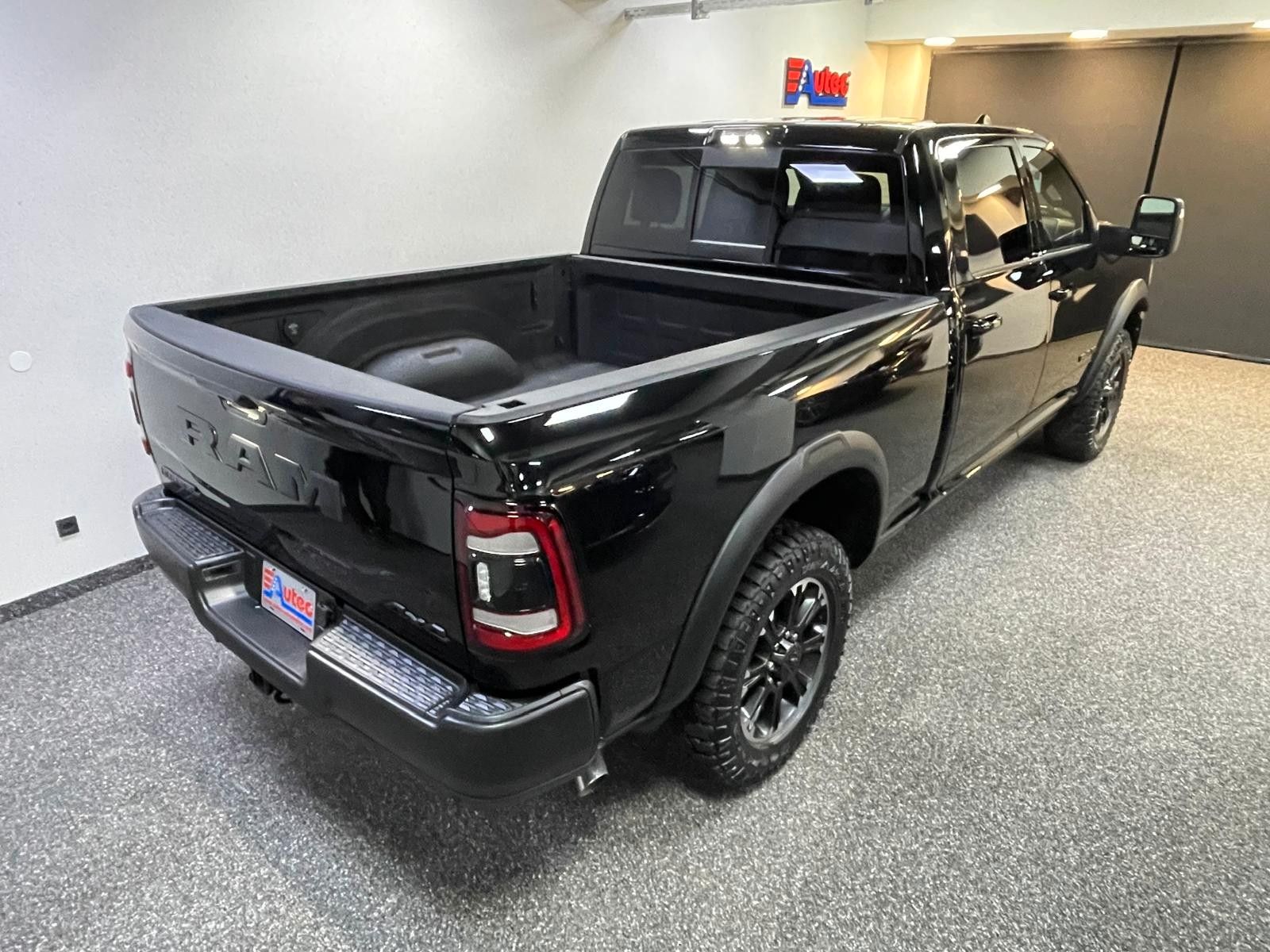 Fahrzeugabbildung Dodge POWERWAGON REBEL 2500-6.4-V8-12"-LUFTFED.-SOFORT