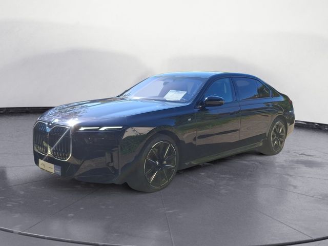 BMW 740d xDrive M SPORT Iconic Glow Sky Lounge Drivi