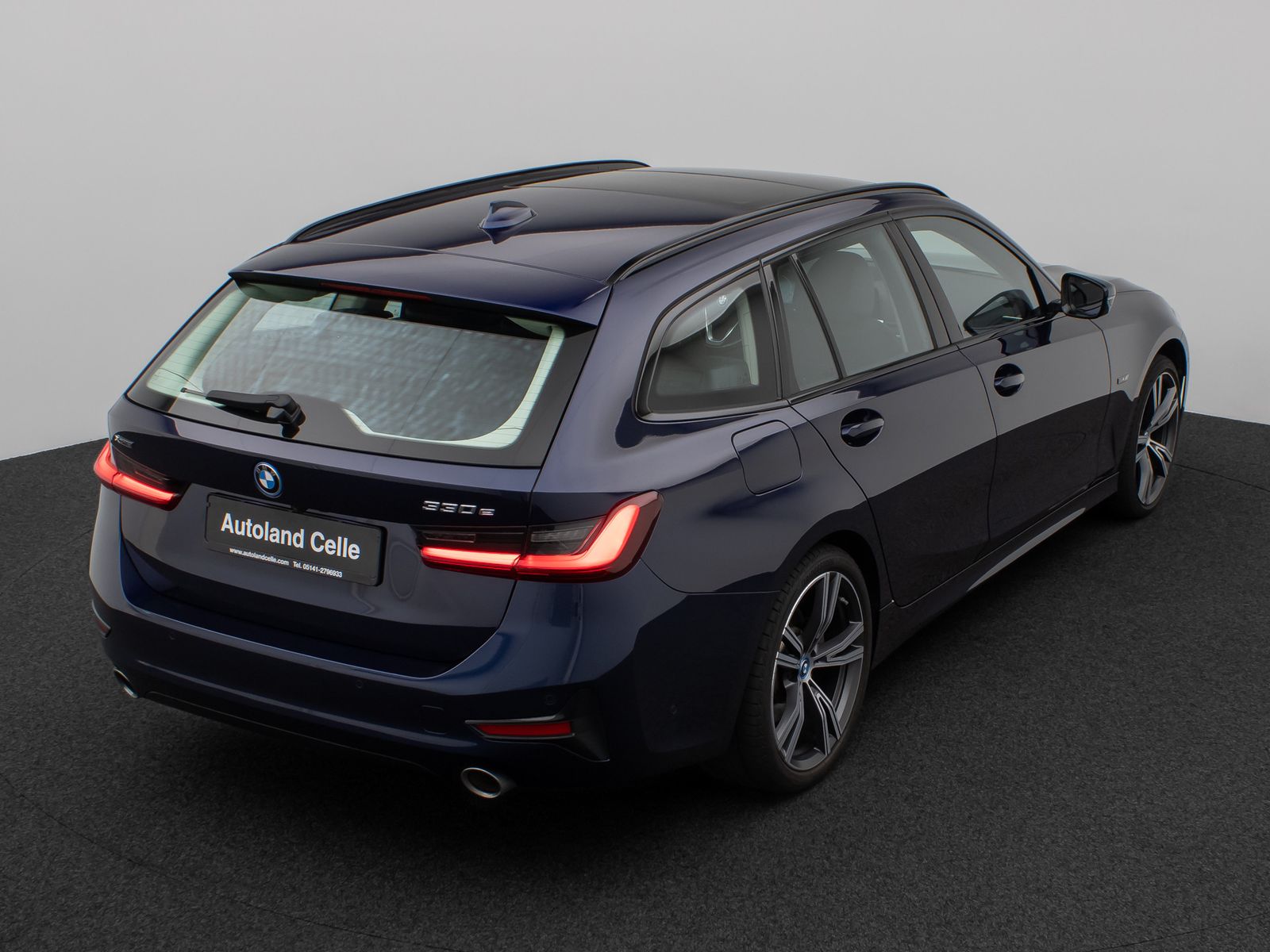 Fahrzeugabbildung BMW 330e xD SportLine Pano Kamera Laser HUD DAB HiFi