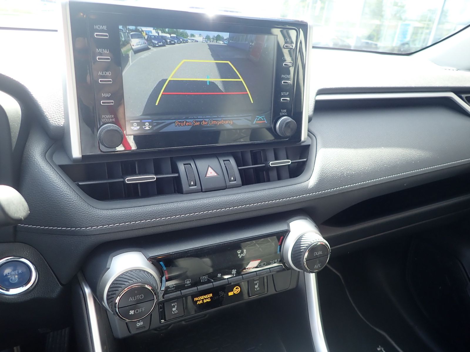 Fahrzeugabbildung Toyota RAV 4 Hybrid 4x2 Team Deutschland/AHK/KAMERA