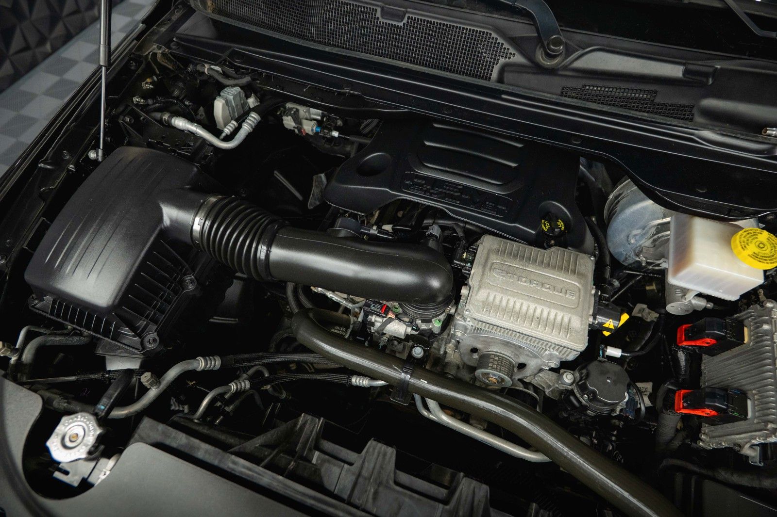 Fahrzeugabbildung Dodge RAM 5.7 V8 HEMI 4x4 LARAMIE Offroad Night LED