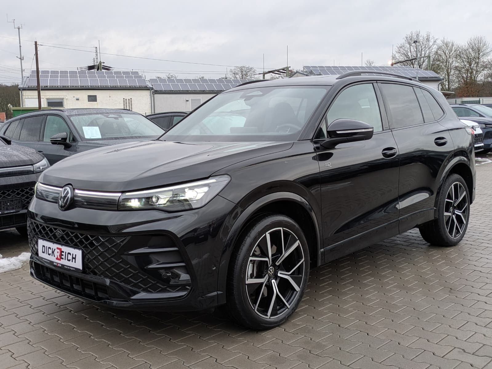 Fahrzeugabbildung Volkswagen Tiguan 2.0 TDI 4M R-Line PANO*H&K*AHK*MATRIX*20"