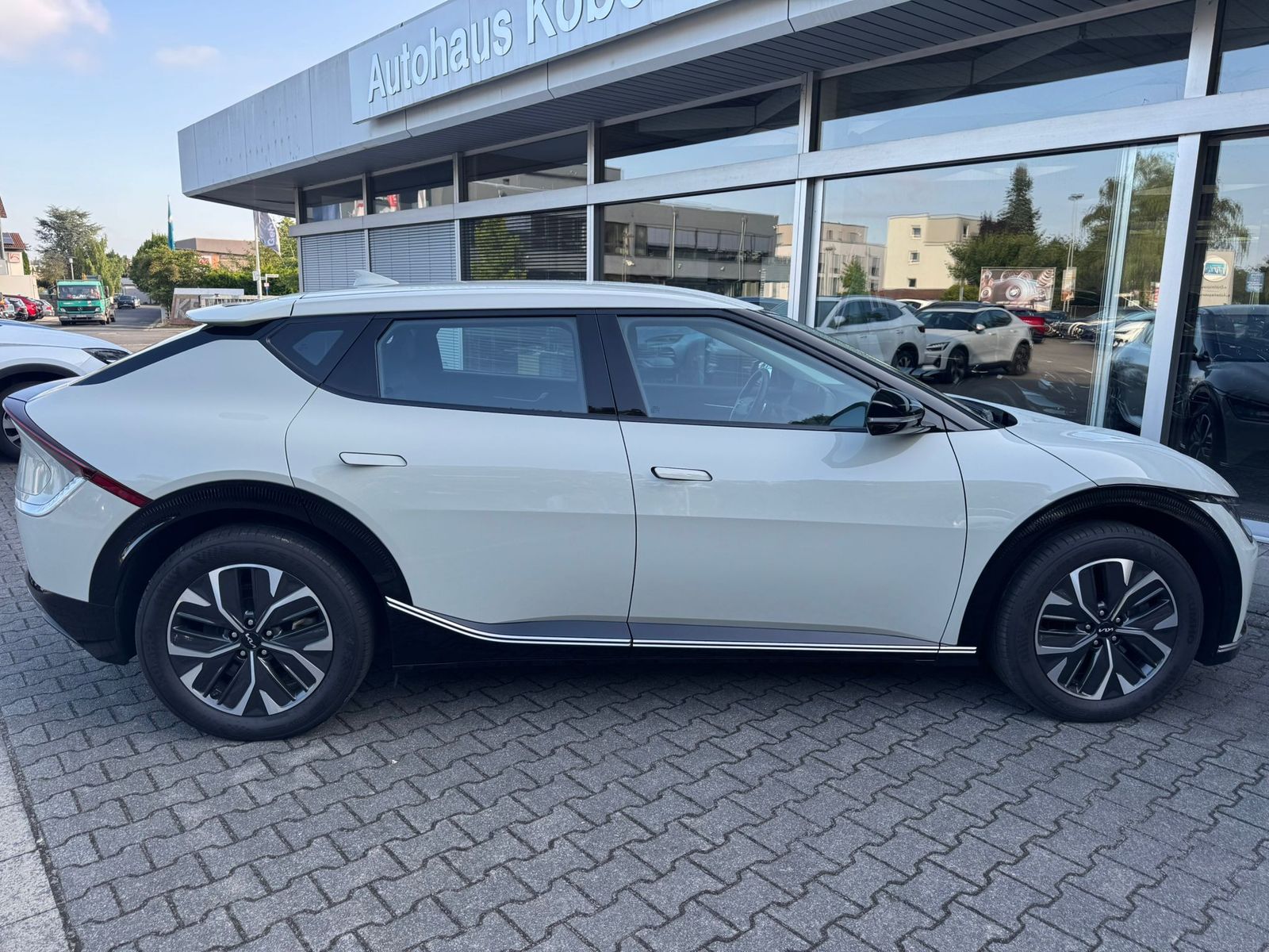 Fahrzeugabbildung Kia EV6 2WD WERKSGAR+NAVI+LED+SHZ+KAMERA+ACC+19"