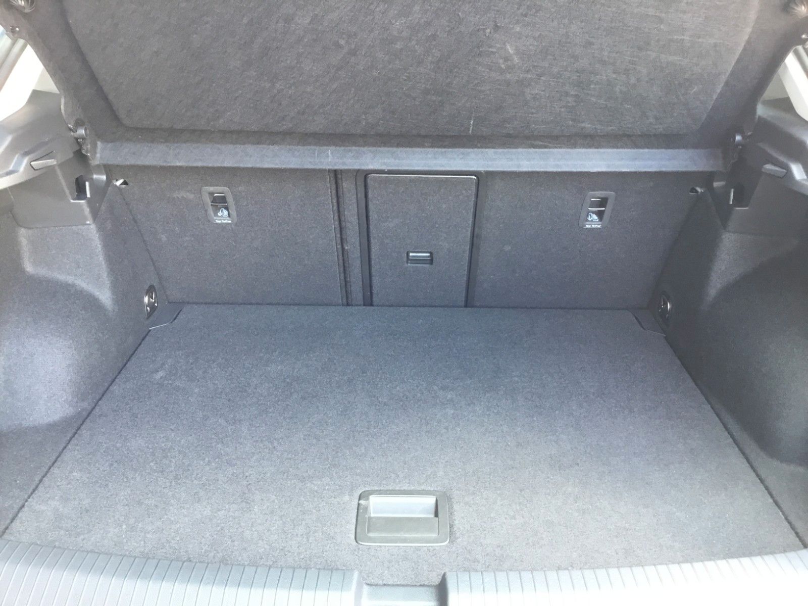 Fahrzeugabbildung Volkswagen T-Roc 1.5 TSI DSG Style+AHK+LED+ACC+17"+Kamera