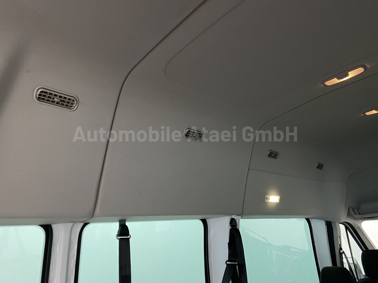 Fahrzeugabbildung Ford Transit 350 *Rollstuhl-Lift* +9-SITZE (4759)
