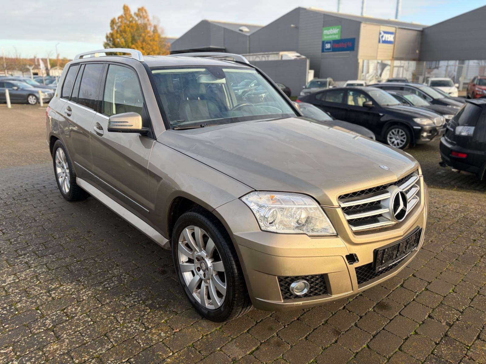 Mercedes-Benz GLK350 2010 — rear view