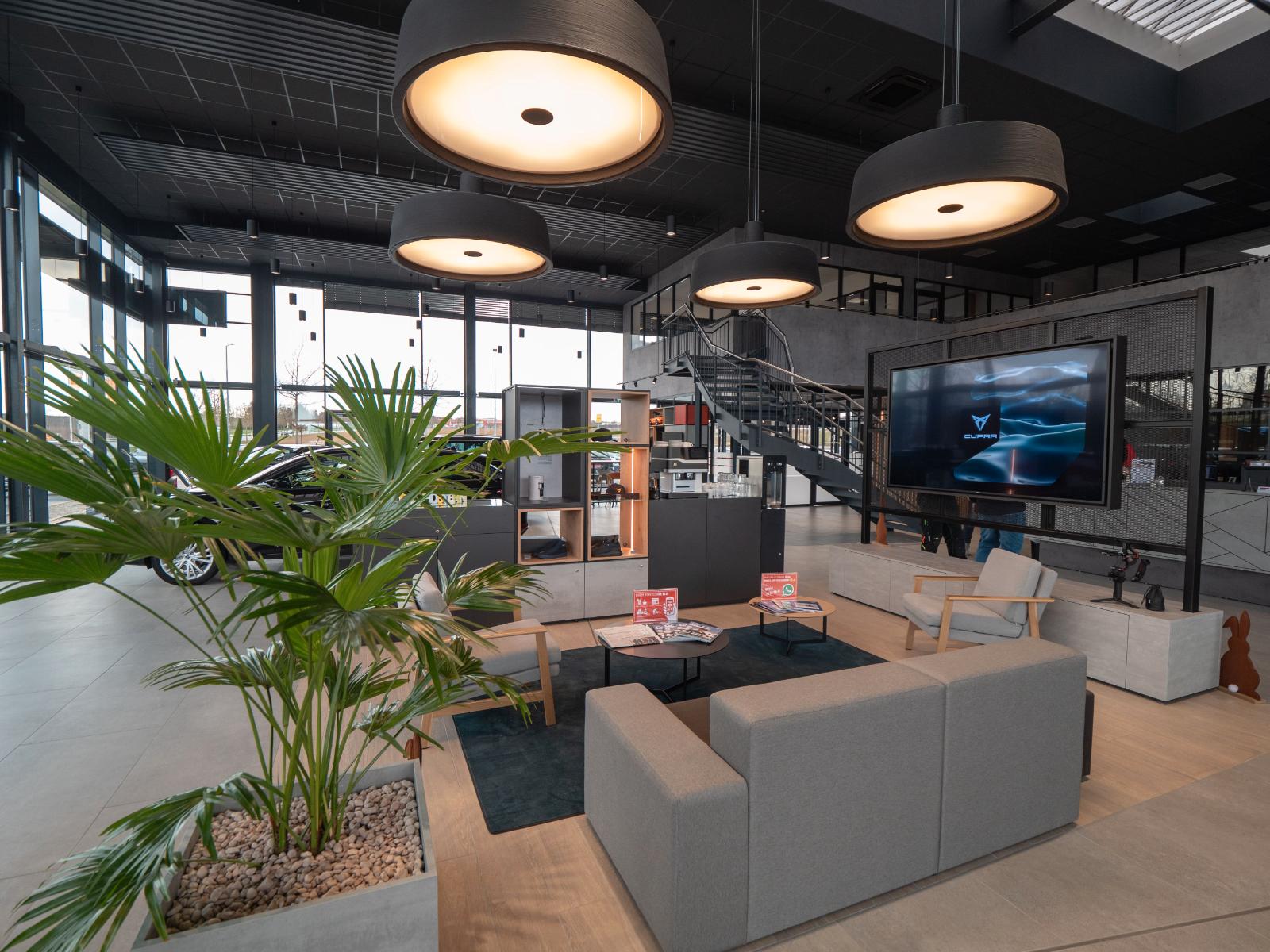 showroom-image-top