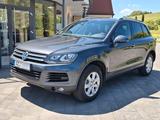 Volkswagen Touareg 3.0 V6 TDI Tiptronic BMT Grau Metallic - mit Diesel-Antrieb: Geländewagen, 3.0