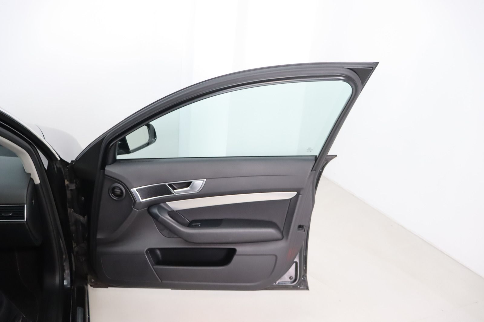 Fahrzeugabbildung Audi A6 2.0 TDI multitronic Avant * Xenon * AHK * PDC