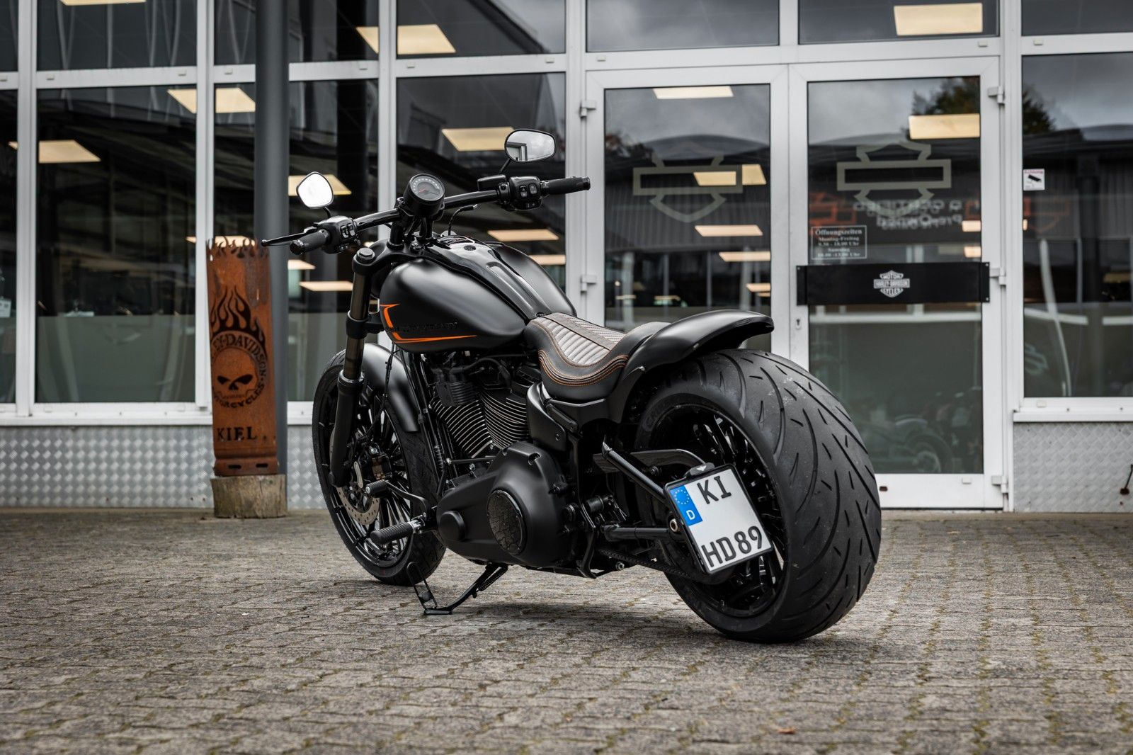 Fahrzeugabbildung Harley-Davidson Breakout DARKSIDE FXBR 117 MY25 -H-D Kiel Custom
