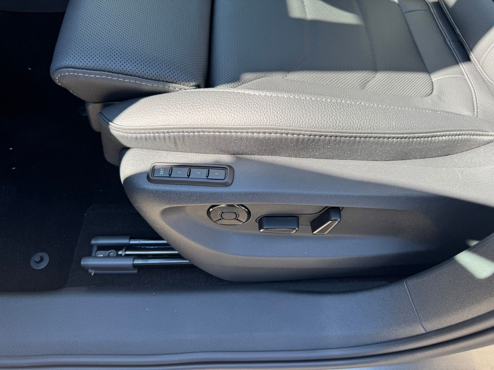 Fahrzeugabbildung SKODA Kodiaq iV*360°Cam*Matrix*Leder*Head-Up*eHeck*