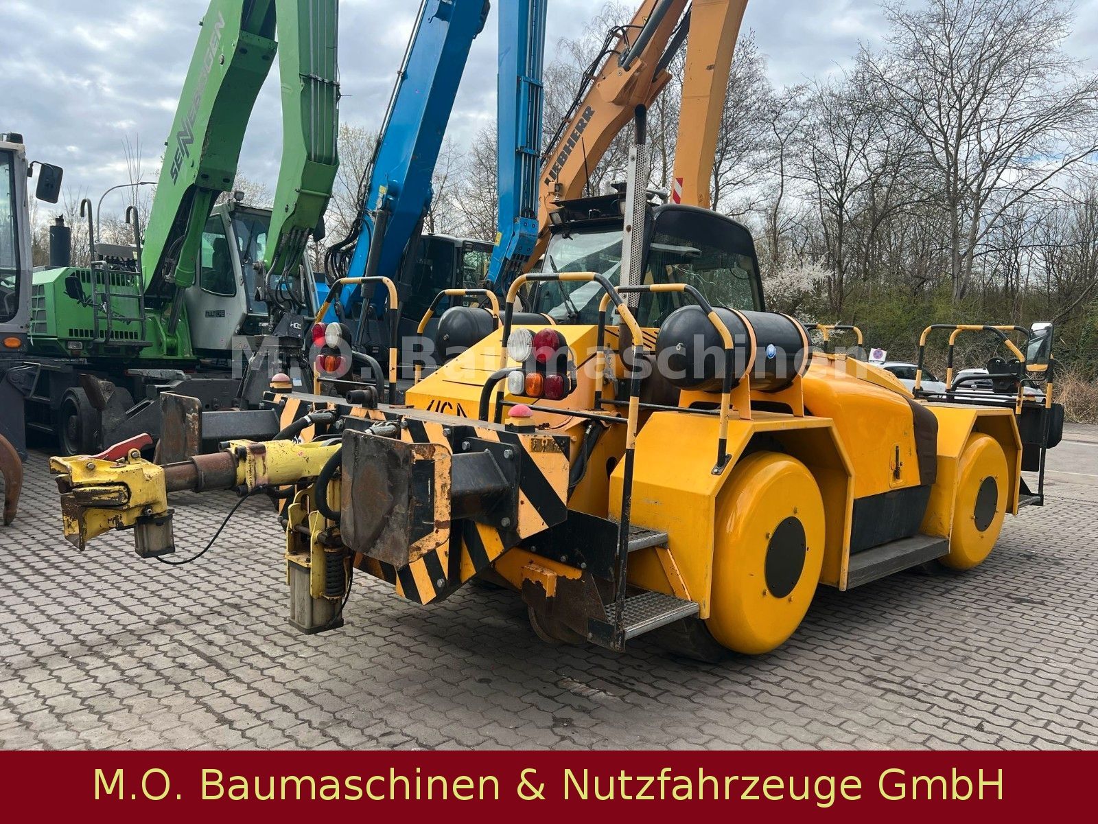 Fahrzeugabbildung JCB UCA Trac RB 18/Zweiwegefahrzeug/Lokomotive