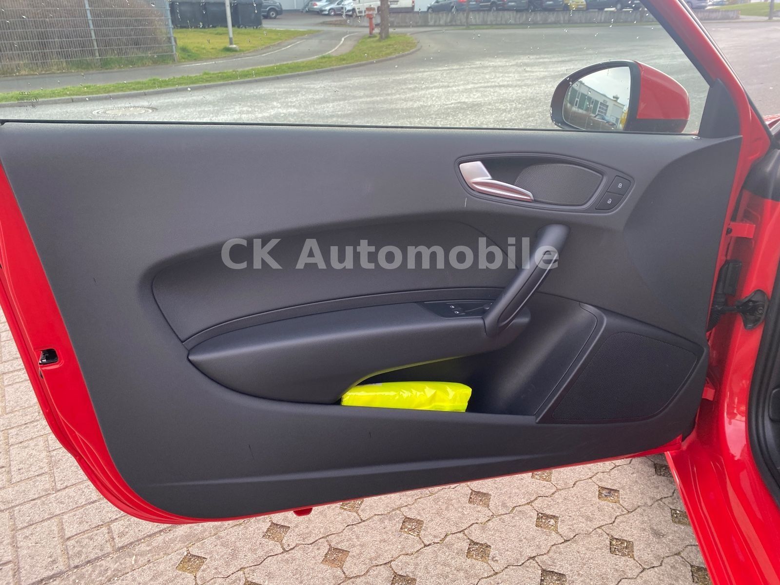 Fahrzeugabbildung Audi A1 Attraction 1.6 TDI DSG/Klima/Bi-Xenon/SHZ/PDC