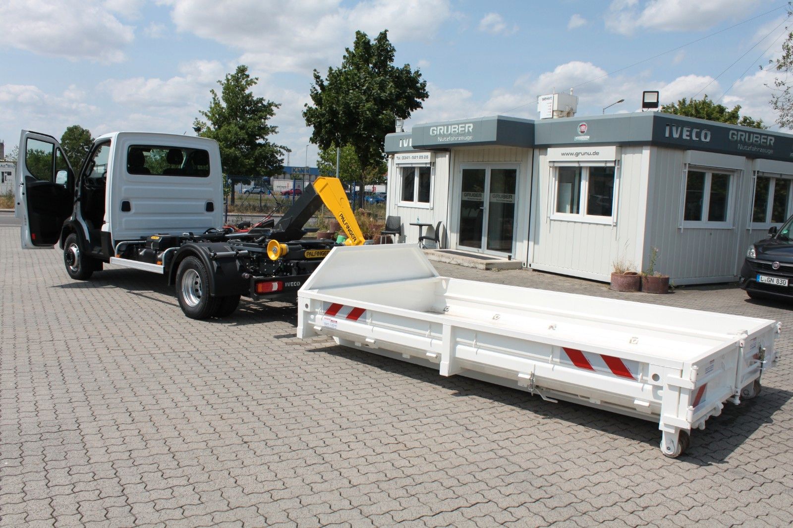 Fahrzeugabbildung Iveco Daily 72 C 18H/P Abrollkipper Palfinger mit Cont