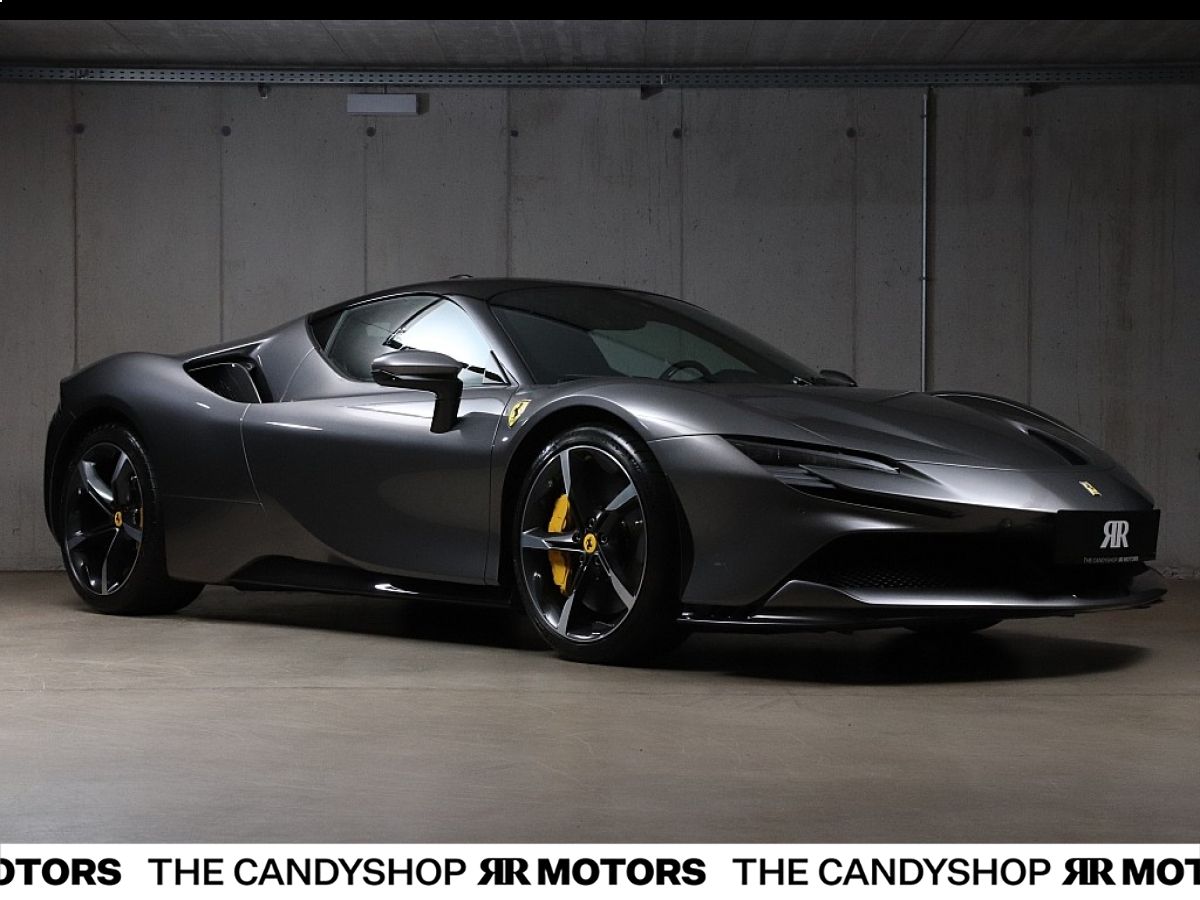FERRARI SF90