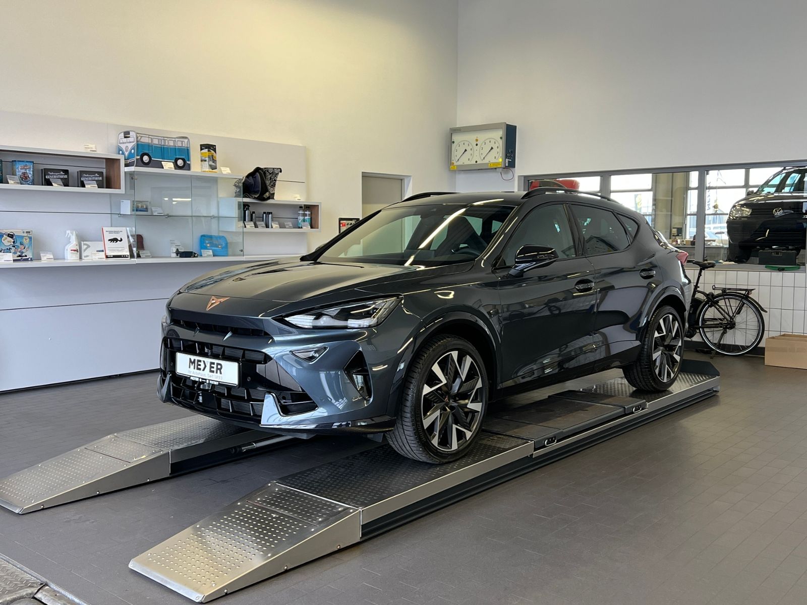 Fahrzeugabbildung CUPRA Formentor VZ 2.0 TSI DSG 4Drive *AHK, LED-Matrix