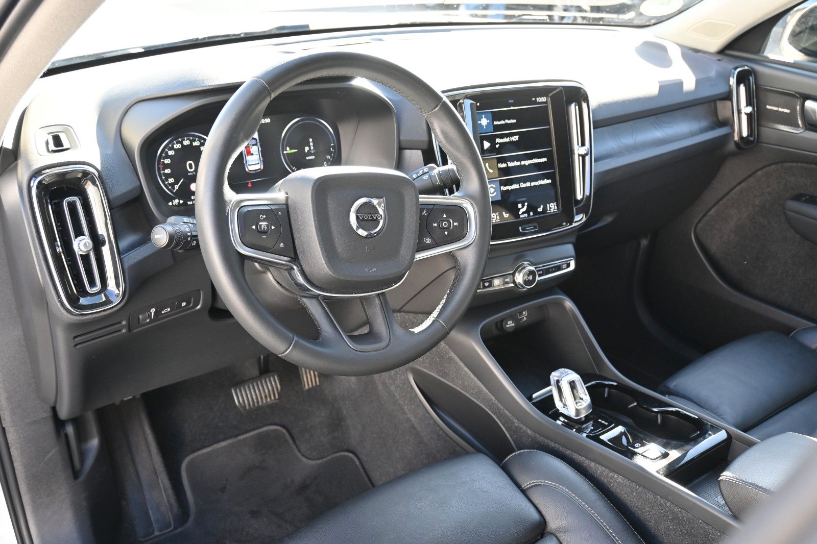 Fahrzeugabbildung Volvo XC40 T5  Plus Dark RC Plug-In Hyb. 2WD