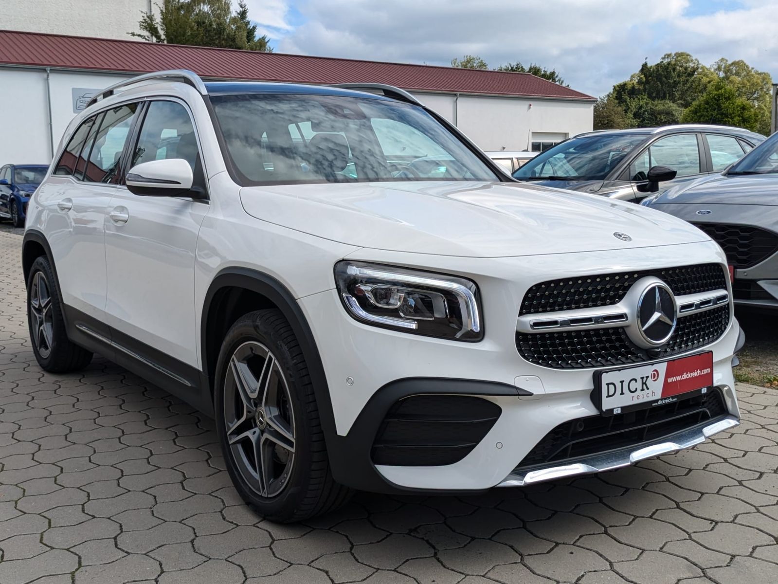 Fahrzeugabbildung Mercedes-Benz GLB 200 d AMG/PANO/LED/ALCANTARA/AHK/Navi/APP