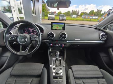 Audi A3 35 TFSI sport*Autom*LED*Navi*AHK*SHZ*PDC*