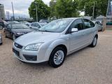 Ford Focus 1.6 Ghia ZAHNRIEMEN NEU-KLIMA-PDC - Ford Focus aus 2006: Ghia