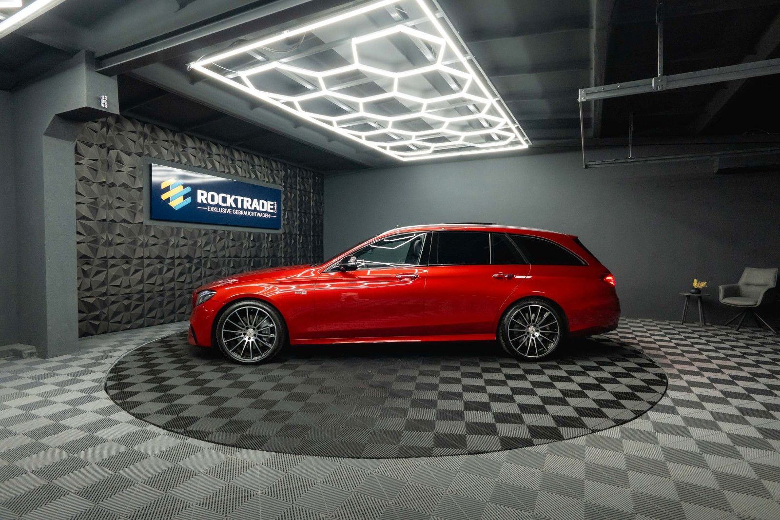 Fahrzeugabbildung Mercedes-Benz E 43 AMG 4Matic Night-Paket *Airmatic*ACC*Pano*
