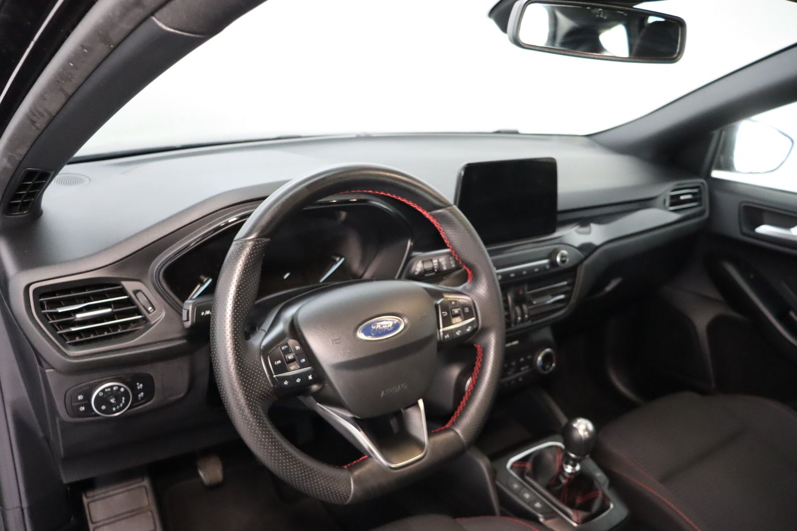Fahrzeugabbildung Ford Focus St-Line * LED * Keyless * Navi * RFK