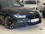 BMW 530dxD/Laser/Massage&BelüfStz/AHK/20Zoll/M-Sport - mit Diesel-Antrieb: Schwarz, Luftfederung, Kombi