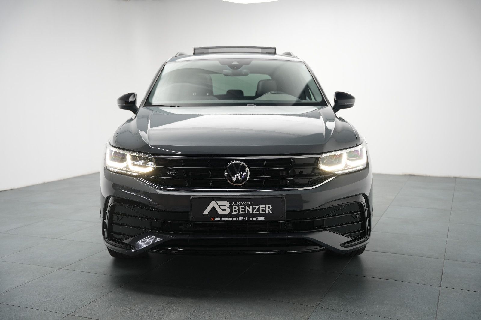 Fahrzeugabbildung Volkswagen Tiguan R-Line Hybrid *Panorama*360°Kam*Virtual