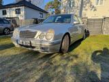 Mercedes-Benz E 270 CDI ELEGANCE Elegance - scheckheftgepflegte Mercedes E 270
