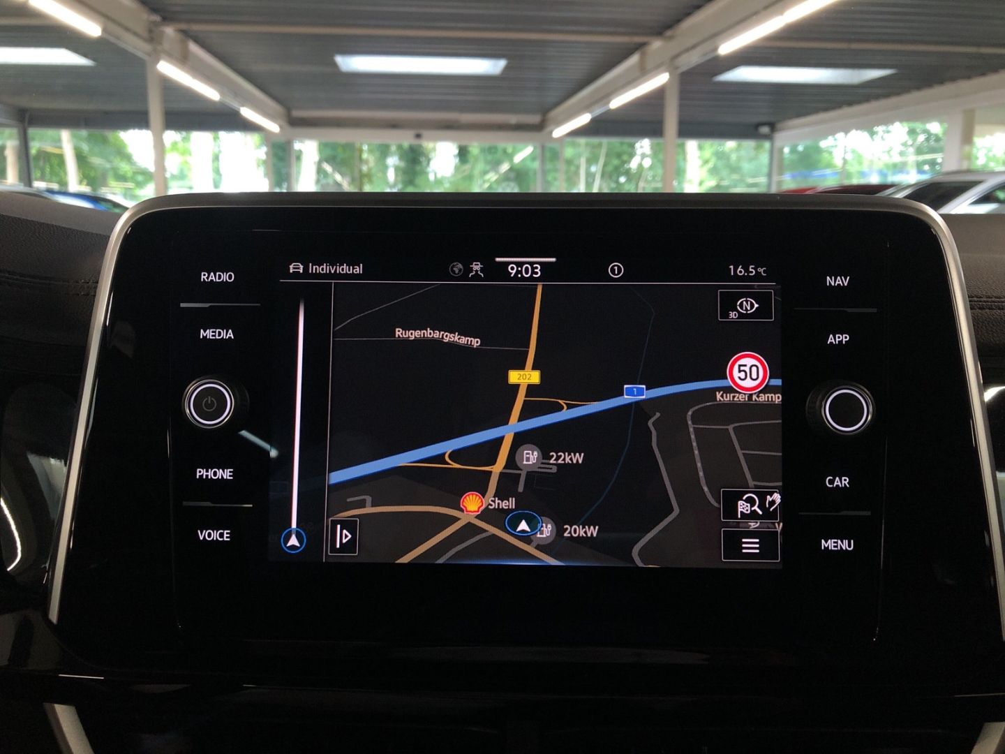 Fahrzeugabbildung Volkswagen T-Roc R-Line 1.0 TSI Sportpaket Navi LED ACC App