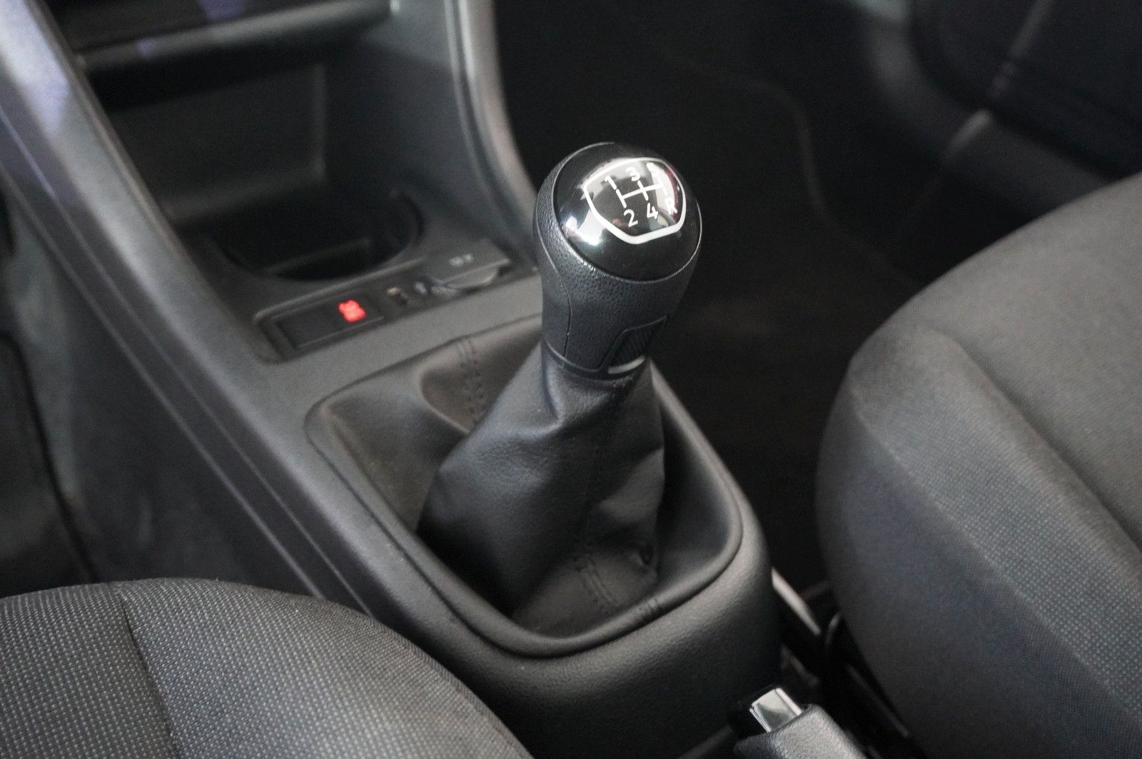 Fahrzeugabbildung Volkswagen up! 1.0 MOVE 5-TÜR KLIMA/SHZ/USB/NEBEL/SPORT/LED