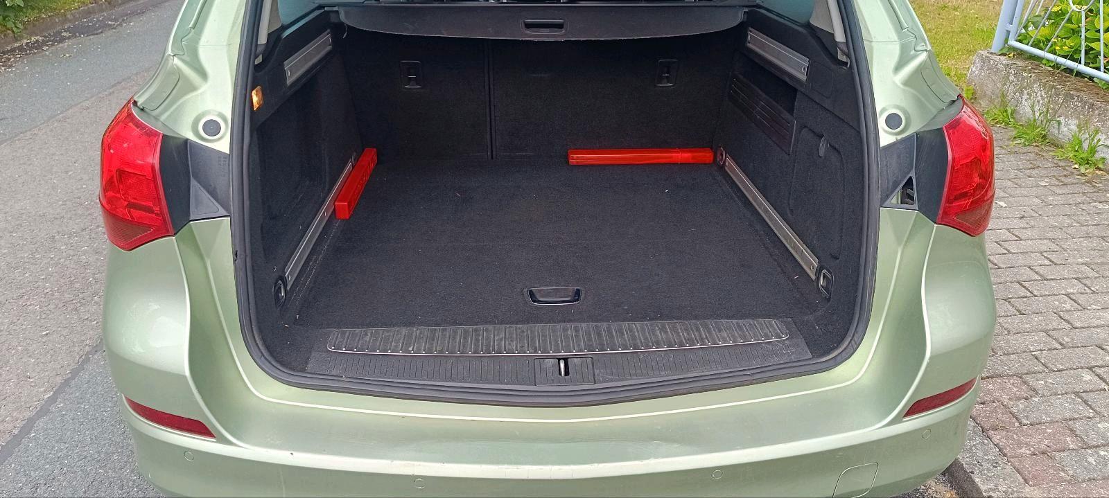 Opel Astra 2011 — photo 9
