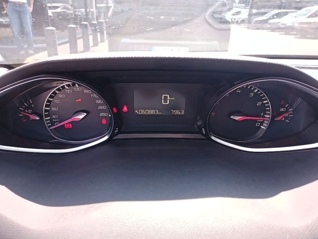 Fahrzeugabbildung Peugeot 308 Allure 1.2T NAVI/LED/PDC/TEMPOMAT